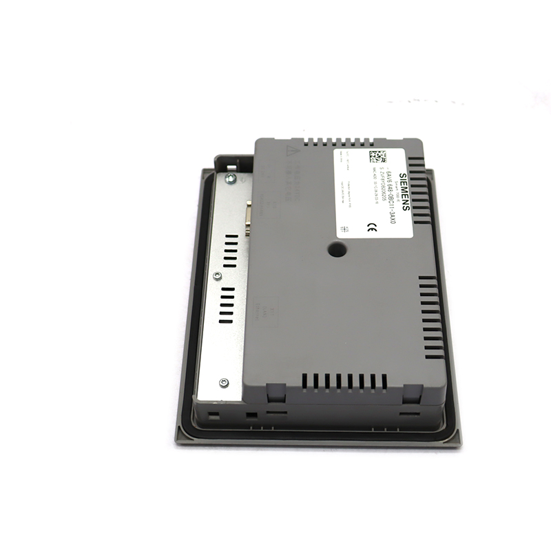 Siemens 6AV6648-0BC11-3AX0 – это базовая клавишная панель SIMATIC KP8 с монохромным ЖК-дисплеем STN размером 5.7 дюймов и разрешением 320×240 пикселей (QVGA). Панель имеет прочный пластиковый корпус со степенью защиты IP65, поддерживает протокол связи PROFIBUS DP и предназначена для простых операций и задач мониторинга оборудования, подходя для базовых операционных потребностей в промышленных условиях.