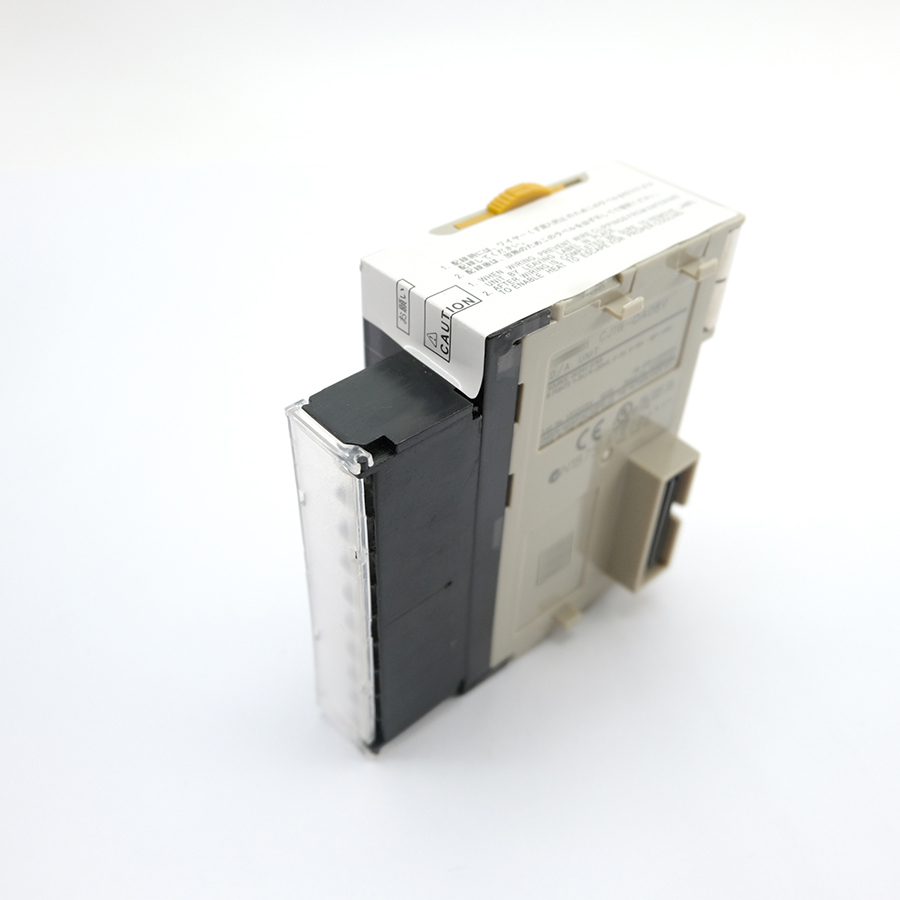 OMRON CJ1W-DA08V