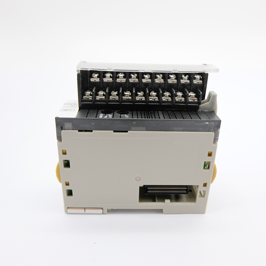 OMRON CJ1W-DA08V