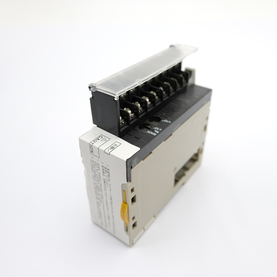 OMRON CJ1W-DA08V