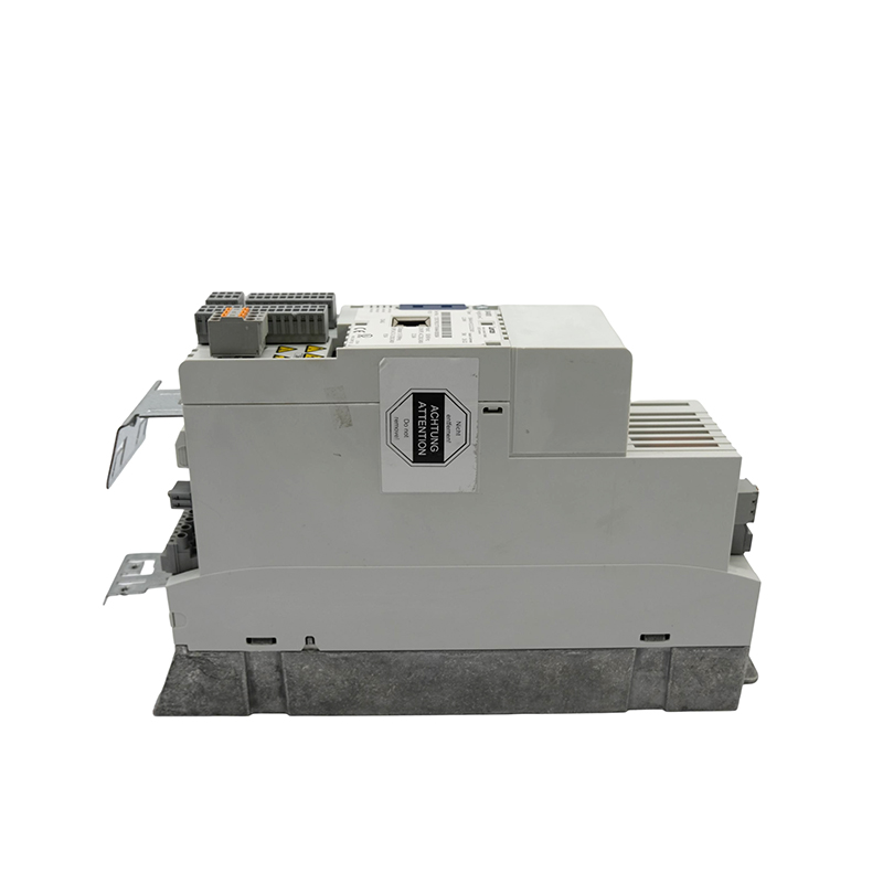 Новый оригинальный инвертор Lenze E84AVSCE3024SXS в наличии