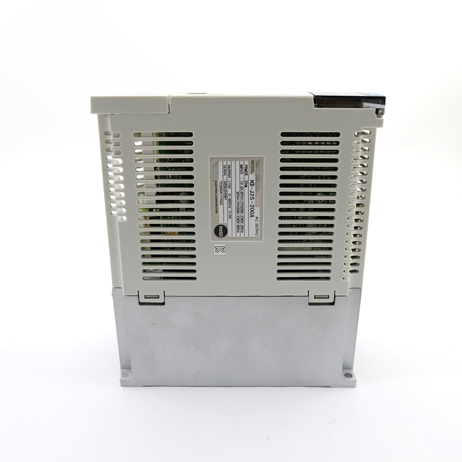 Сервоусилитель Mitsubishi Electric MR-J2S-200A (2.0кВт, 3-фазный 200V)